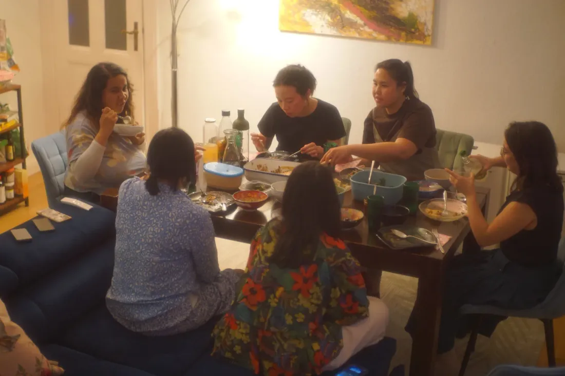 Around the table at an Empowered Plate community dinner