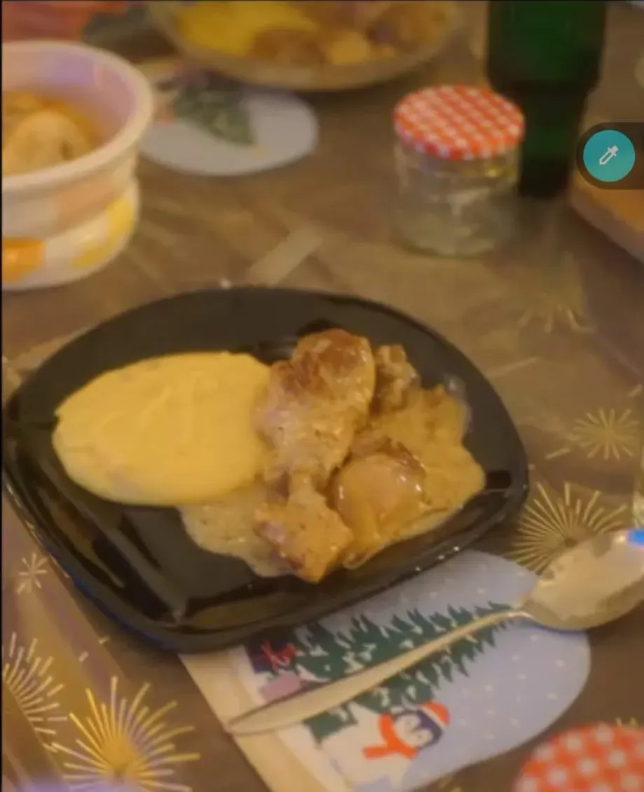 Coq au vin blanc with potato and celeriac purée, at a winter dinner